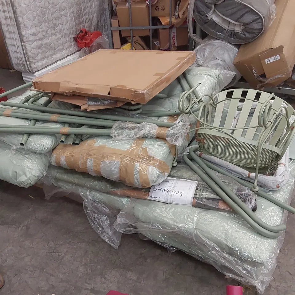 PALLET OF ASSORTED GARDEN SOFA SET PARTS AND PIECES 
