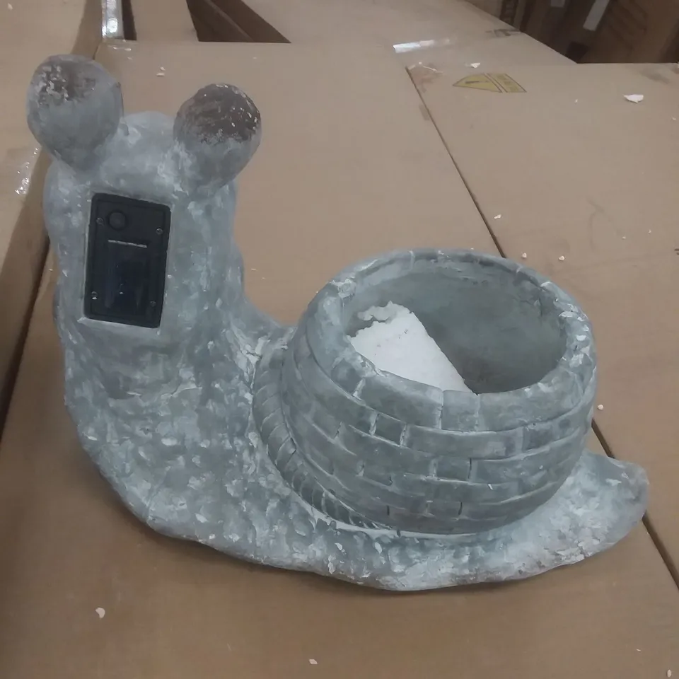 BOXED SOLAR SNAIL PLANTER