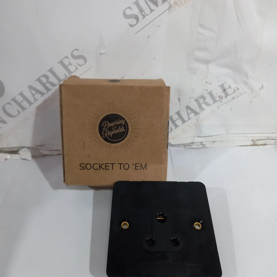 DOWSING AND REYNOLDS 5A BLACK ROUND 3 PIN SOCKET