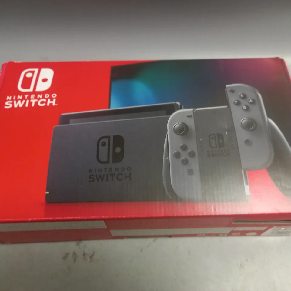 BOXED NINTENDO SWITCH HANDHELD GAMES CONSOLE WITH CARRY CASE, MARIO KART 8 AND ACCESSORIES