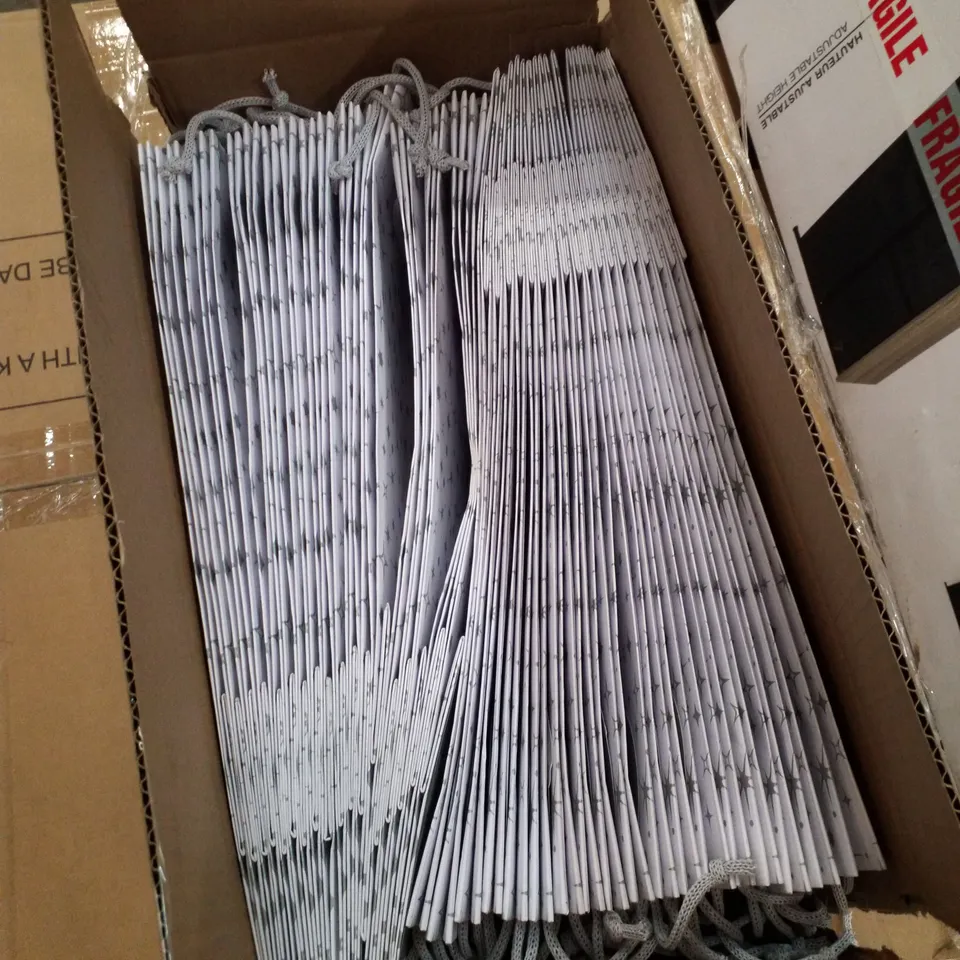 BOX CONTAINING 36 BOTTLE BAGS