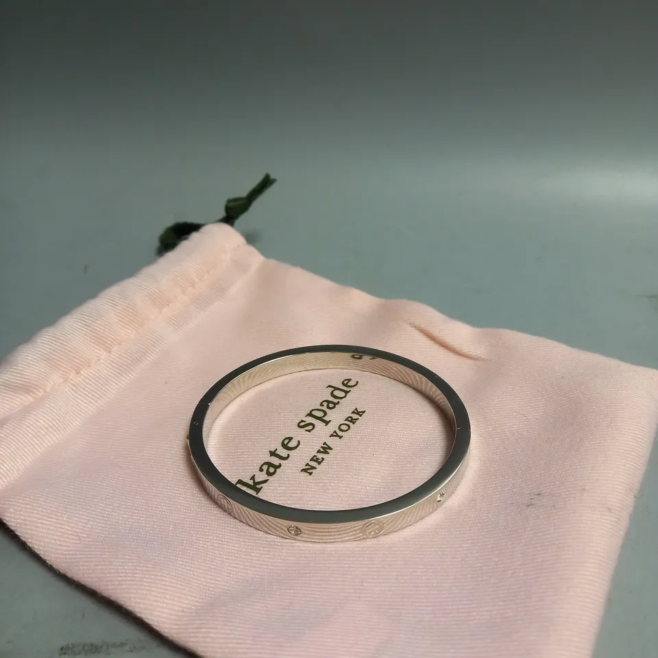 KATE SPADE INFINITE SPADE ENGRAVED BANGLE PLATED METAL