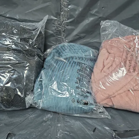 BOX OF APROX 8 ASSORTED CLOTHING AND HOUSEHOLD ITEMS IN VARIOUS STYLES. SIZES, AND COLOURS - COLLECTION ONLY
