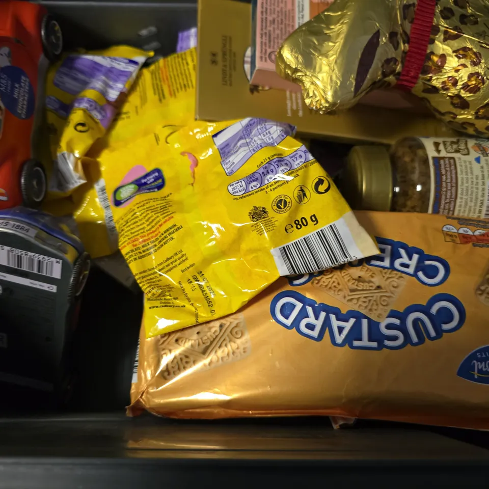 APPROXIMATELY 13 ASSORTED FOOD ITEMS TO INCLUDE - LINDT CHOCOLATE BUNNY , COFFEE MATE ETC