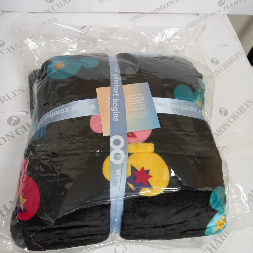 BLACK OODIE THROW 