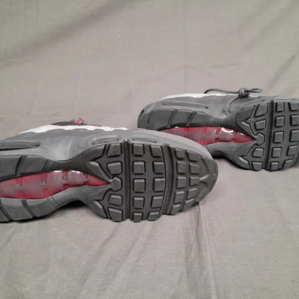 UNBOXED PAIR OF NIKE AIRMAX 95 SNEAKER PINK BEAM SIZE UK 10
