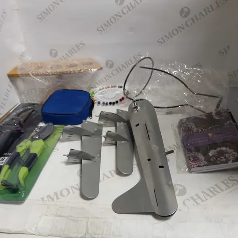 LOT OF ASSORTED HOUSEHOLD GOODS TO INCLUDE YALE HIGH PROTECTION LOCK, GONICC PS-1003, AND BOUTIQUE BLOOMS BOOK ETC.