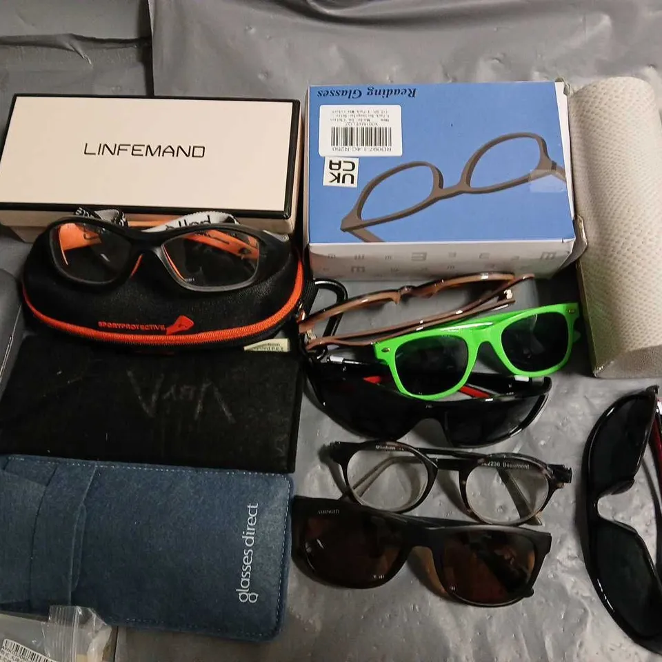 LOT OF 14 ASSORTED PAIRS OF GLASSES AND CASES TO INCLUDE BOLLE GOGGLES AND GOODREADS