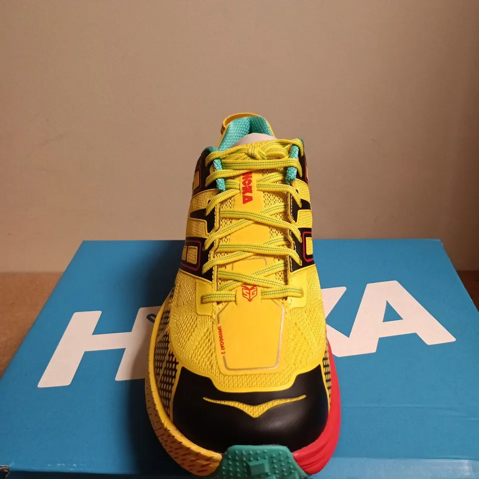 BOXED PAIR OF HOKA SPEEDGOAT 2 RUNNING SHOES - YELLOW/BLACK, VIBRAM SOLE, UK 10