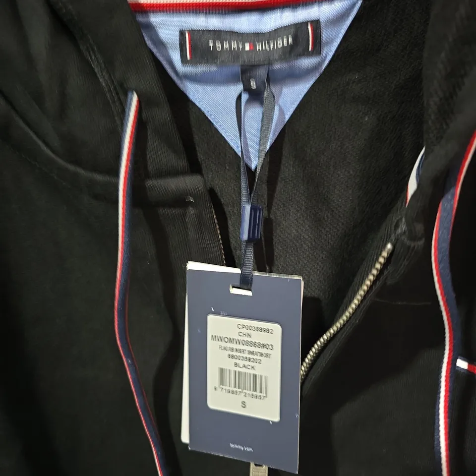 TOMMY HILFIGER BLACK ZIP HOODIE JACKET – UK SIZE S (S) WITH TAGS