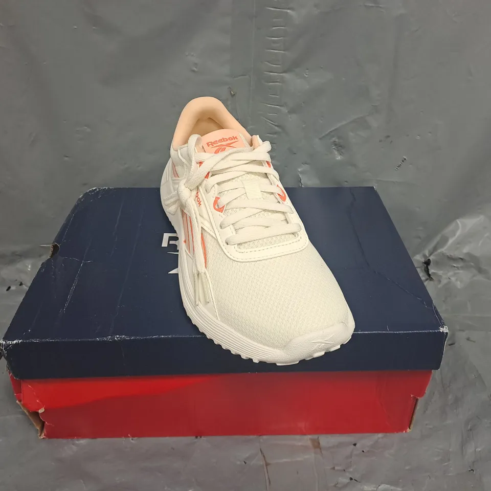 BOXED PAIR OF REBOOK LITE 4 SHOES IN WHITE / CORAL SIZE UK 4