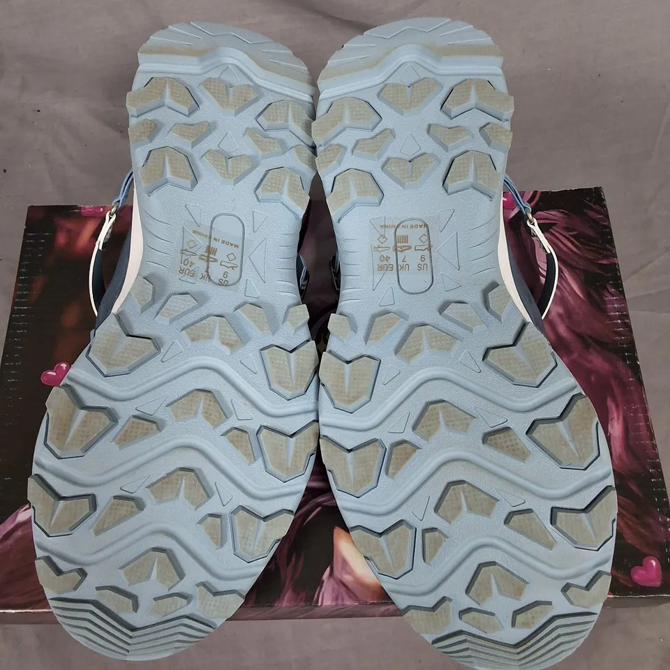 BOXED KOI KYUBI SHIMMERING HIKING MARY JANES IN MINT - UK 7