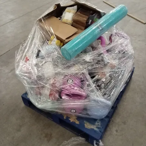 PALLET OF ASSORTED HOUSEHOLD GOODS AND PRODUCTS TO INCLUDE; DUMBBELLS AND KETTLE BELLS ETC