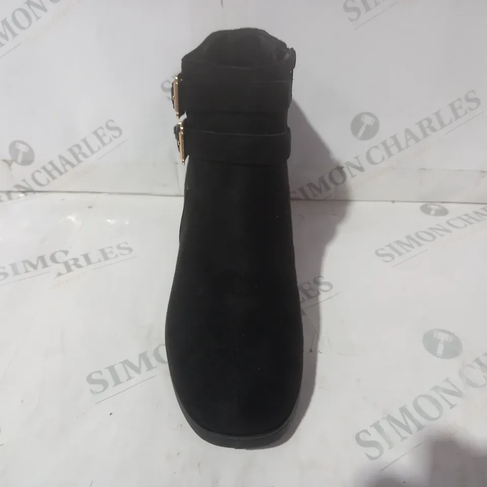 BOXED PAIR OF KRUSH LOW HEEL ANKLE BOOTS IN BLACK SIZE 7