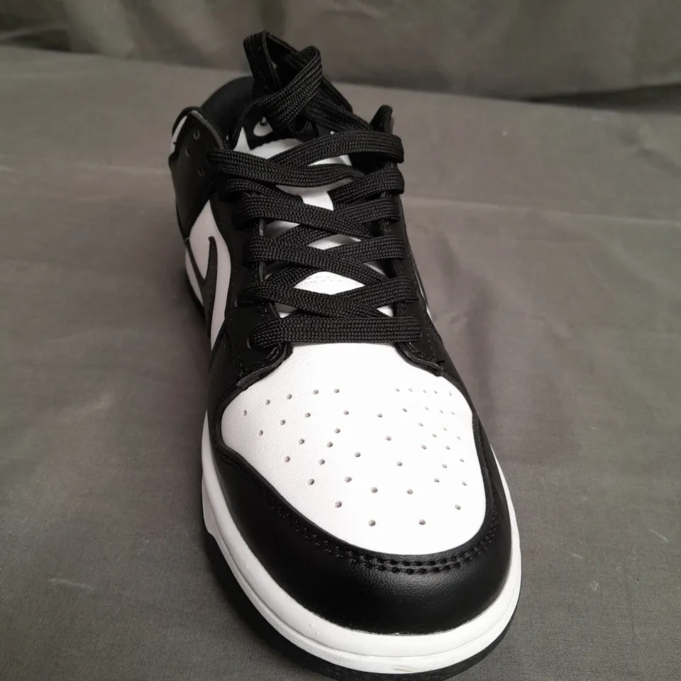PAIR OF NIKE LOW PANDAS SIZE 7