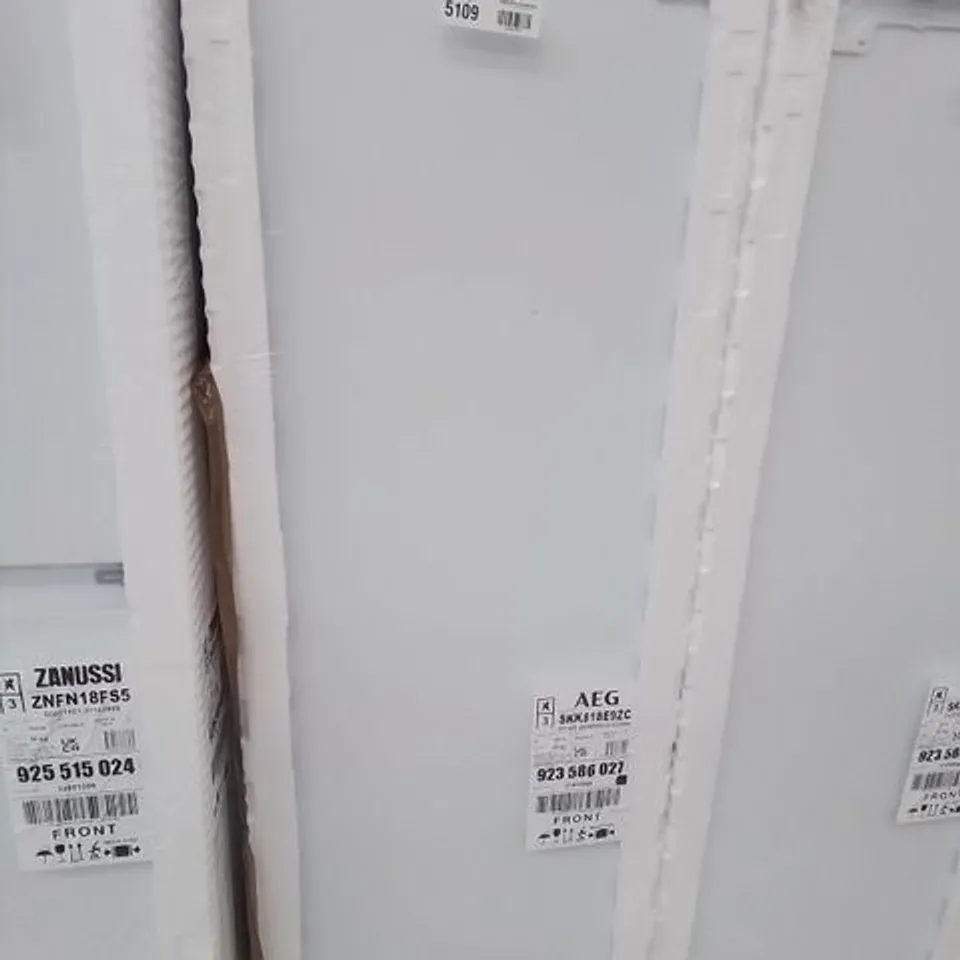 AEG 9000 SERIES 176.9cm  BUILT-IN REFRIGERATOR  Model SKK818E9ZC RRP £1125