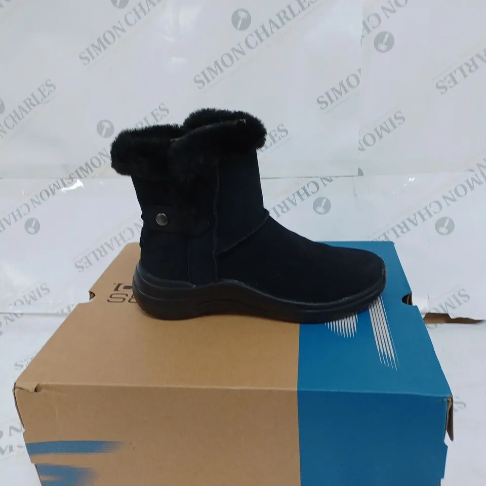 BOXED SKECHERS BLACK ON THE GO BOOTS- SIZE 3.5