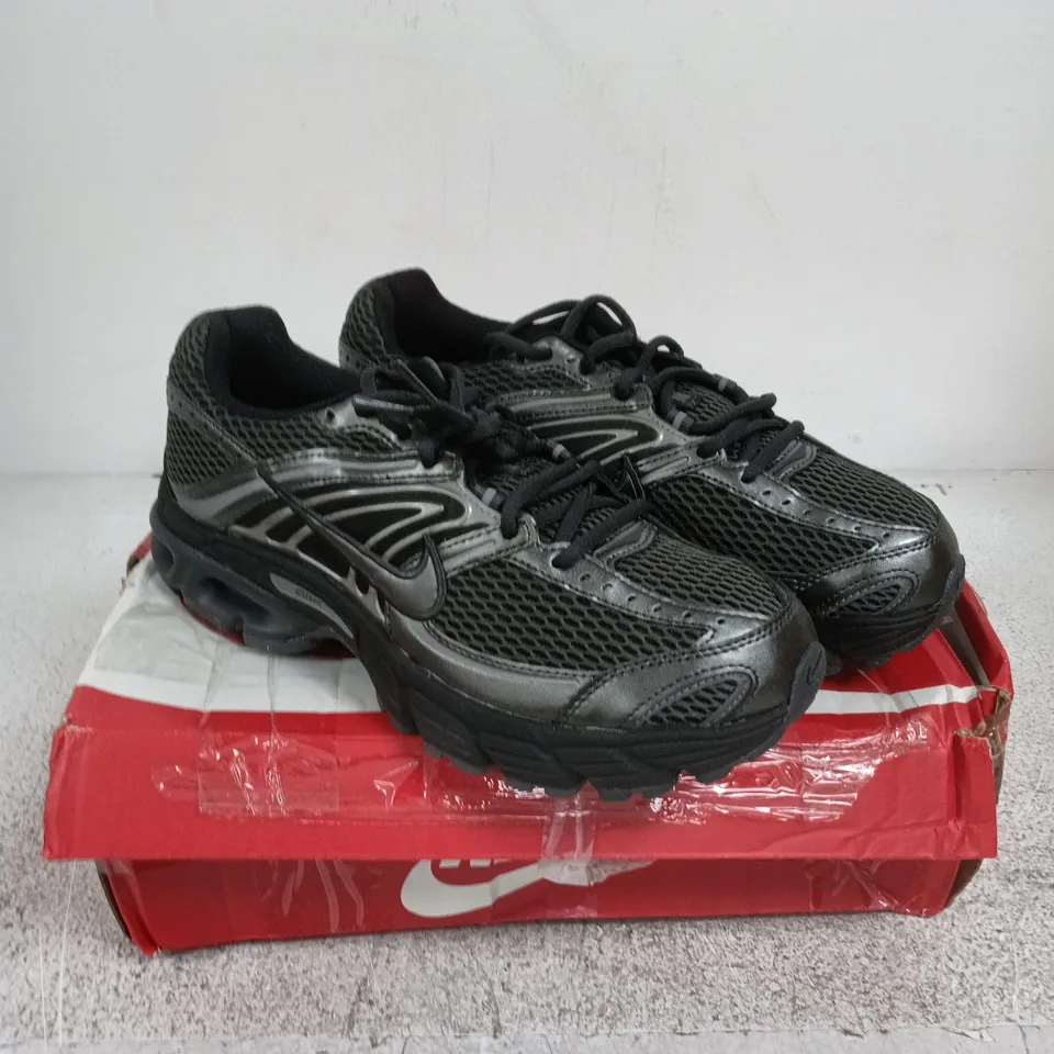 NIKE AIR MAX MOTO 2K SHOES – BLACK/DARK SMOKE GREY, UK 7
