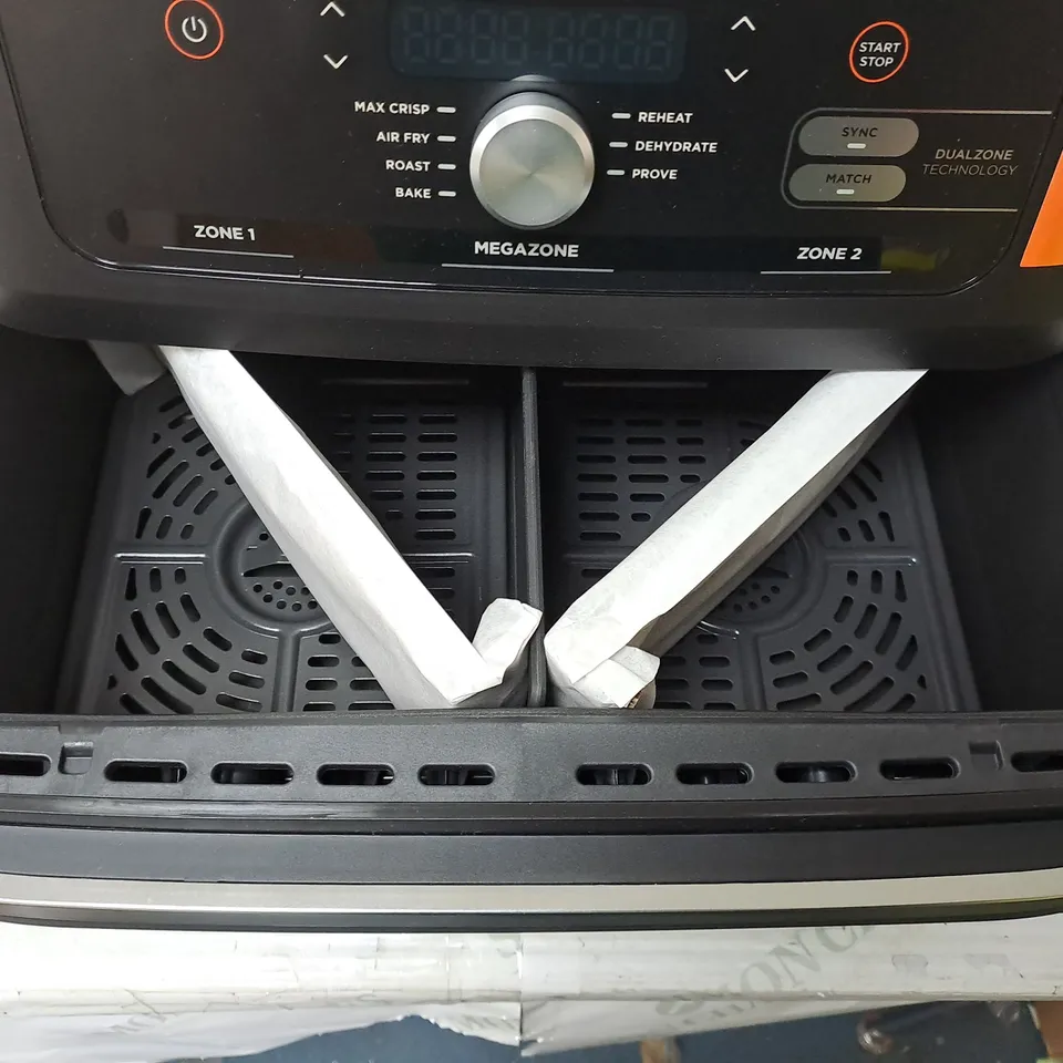 BOXED NINJA 10.4L FOODI FLEXDRAWER DUAL AIR FRYER AF500UK IN BLACK