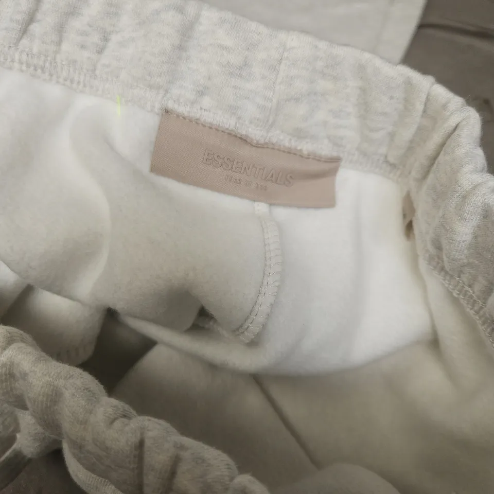 ESSENTIALS FEAR OF GOD JOGGERS IN WHITE - XS