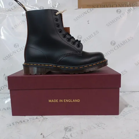 BOXED PAIR OF DR MARTENS VINTAGE 1460 BOOTS IN BLACK UK SIZE 6.5