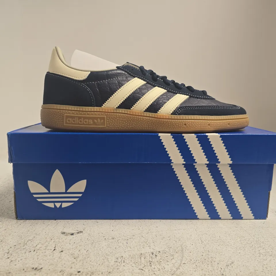BOXED PAIR OF ADIDAS HANDBALL SPEZIAL TRAINERS IN NAVY SIZE UK 8