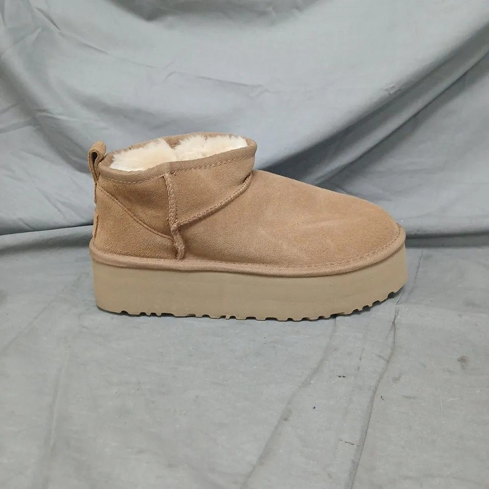 UGG BEIGE SUEDE ANKLE BOOTS WITH FAUX SHEARLING LINING – SIZE EU 39