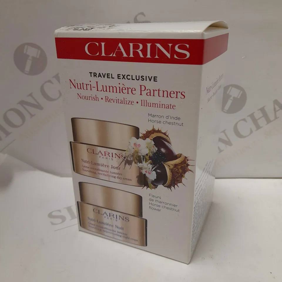 CLARINS NUTRI-LUMIERE PARTNERS SKINCARE SET
