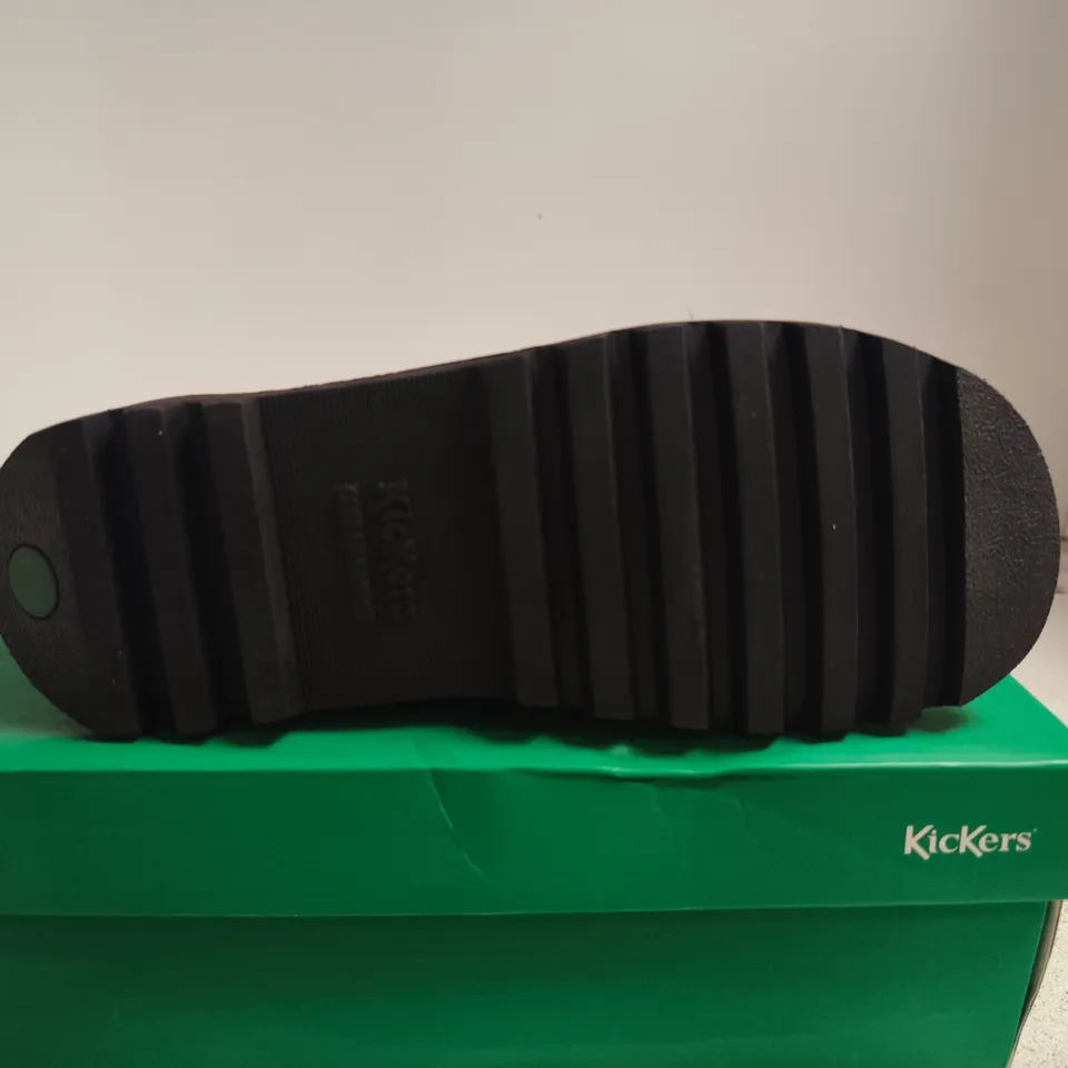 BOXED PAIR OF KICKERS KICK LO VEGAN SHOES – UK 6 