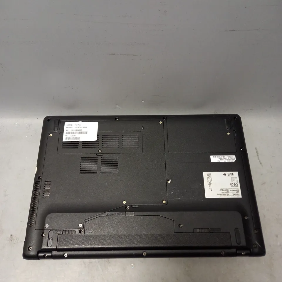 FUJITSU LIFEBOOK A555 LAPTOP IN BLACK