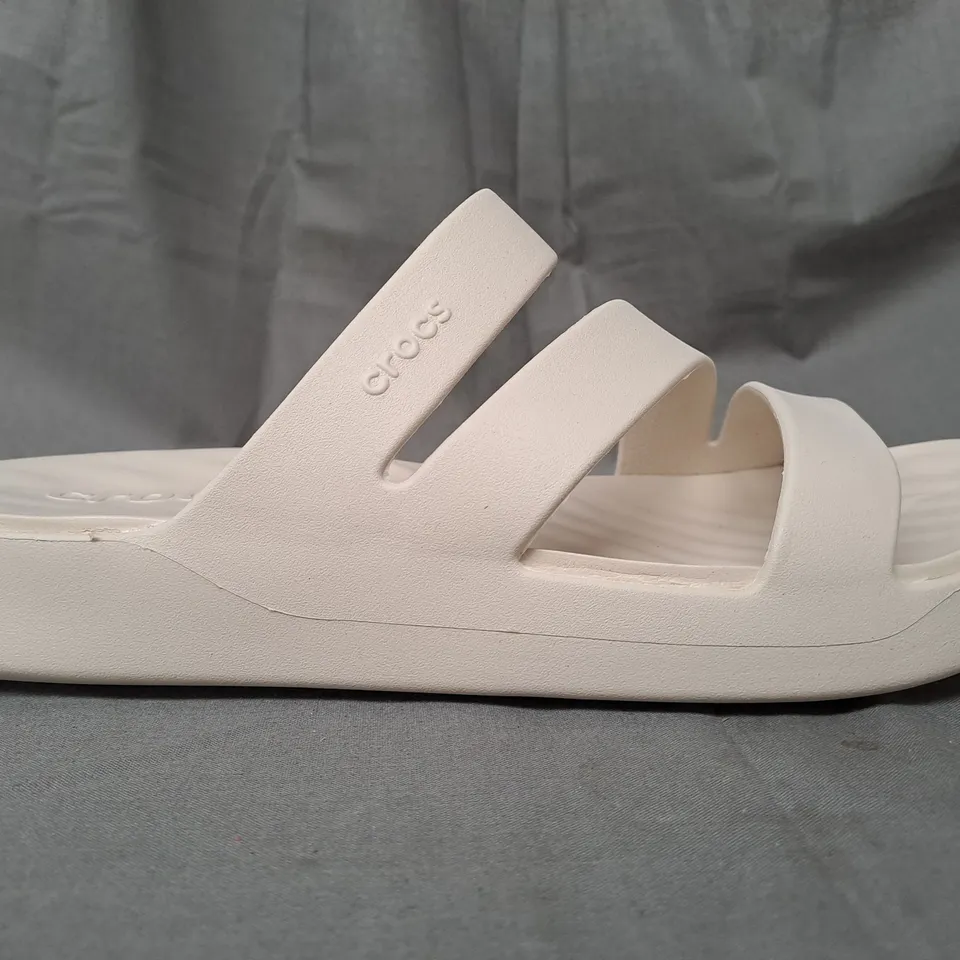 PAIR OF CROCS GETAWAY STRAPPY SANDALS IN BEIGE UK SIZE 7