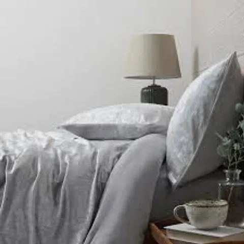 COZEE HOME CRINKLE CRUSHED VELVET AND VELVETSOFT DUVET SET