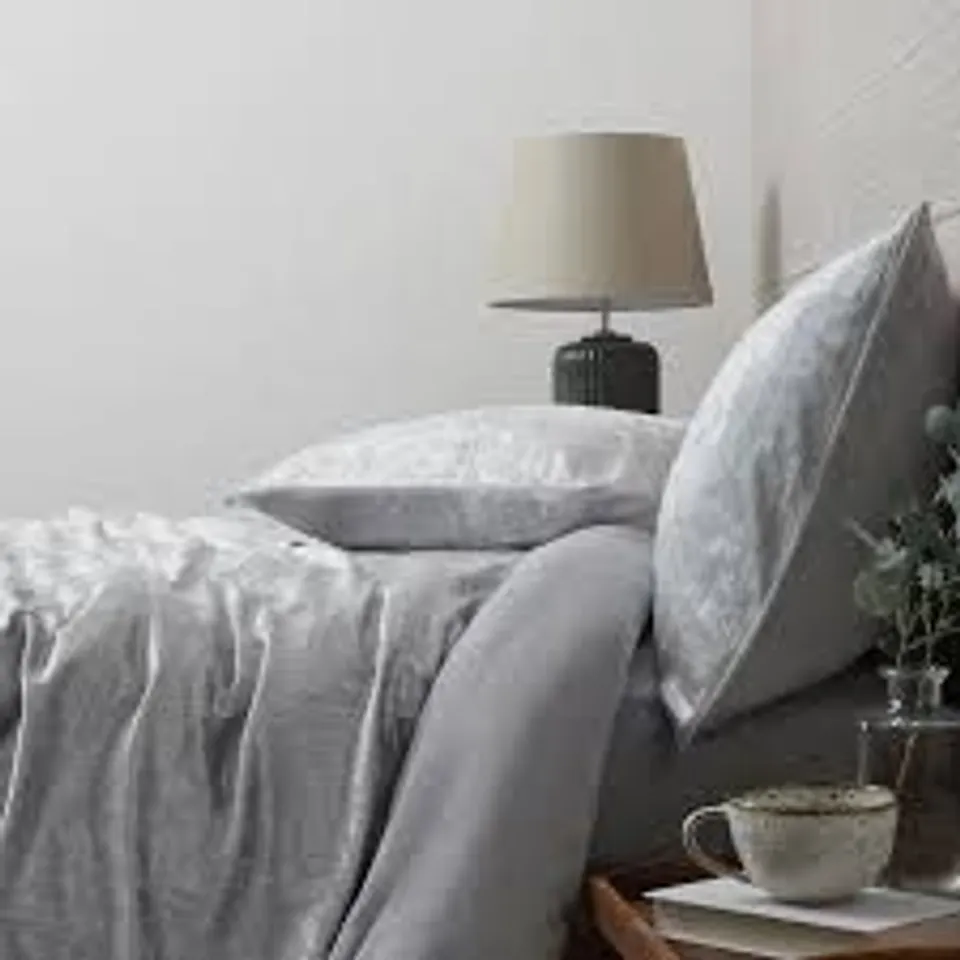 COZEE HOME CRINKLE CRUSHED VELVET AND VELVETSOFT DUVET SET