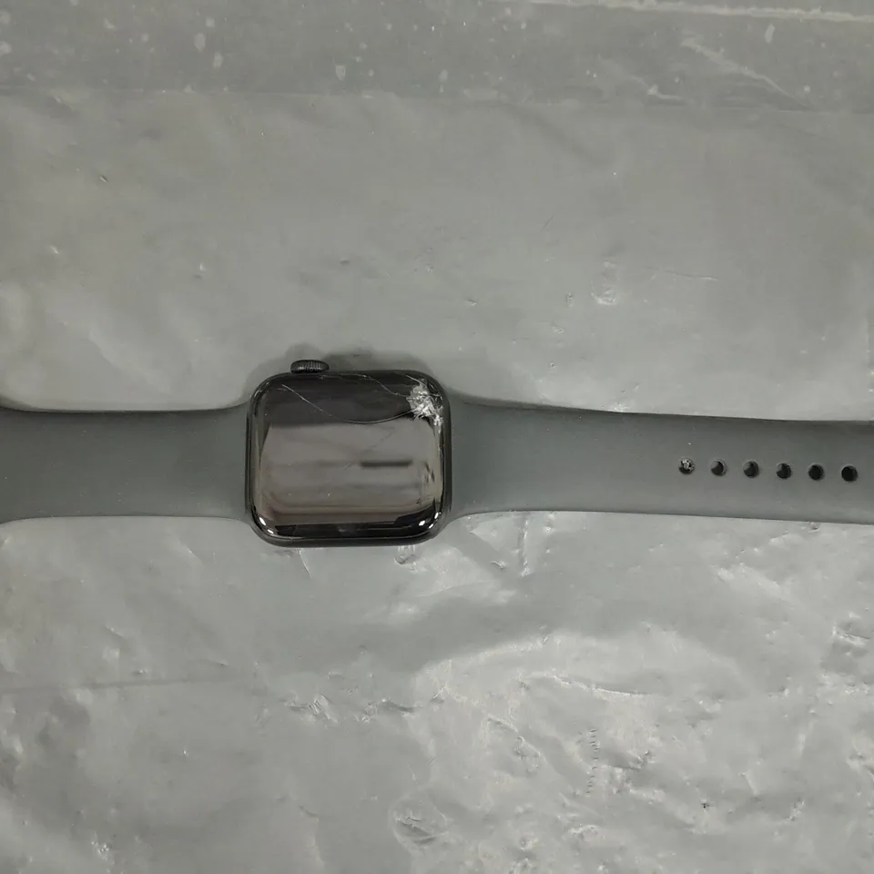 APPLE WATCH SE IN NAVY