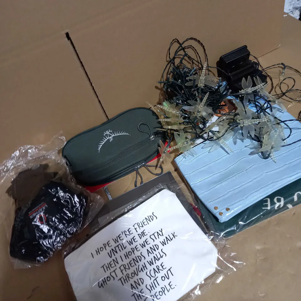 LOT OF ASSORTED HOUSEHOLD ITEMS 