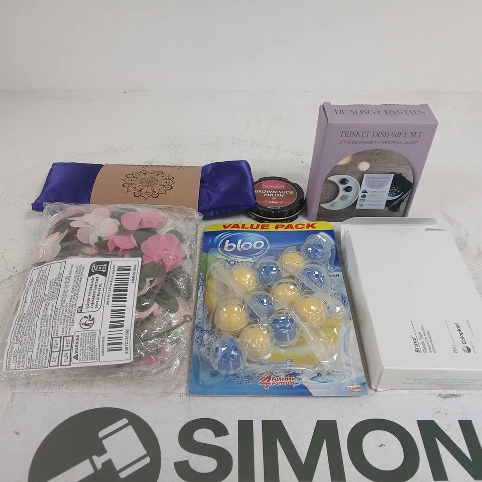 APPROXIMATELY 15 ASSORTED HOUSEHOLD PRODUCTS TO INCLUDE TRISKET SET , ARTIFICIAL FLOWERS AND ELASTIC TAPE 