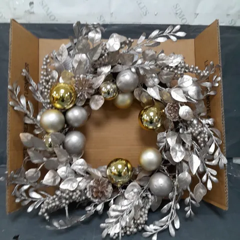 CHAMPAGNE AND GOLD PRE-LIT FESTIVE WREATH