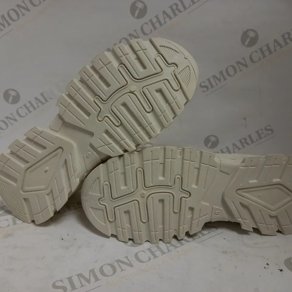 DESIGNER STYLE CREAM TRAINERS UK SIZE 6