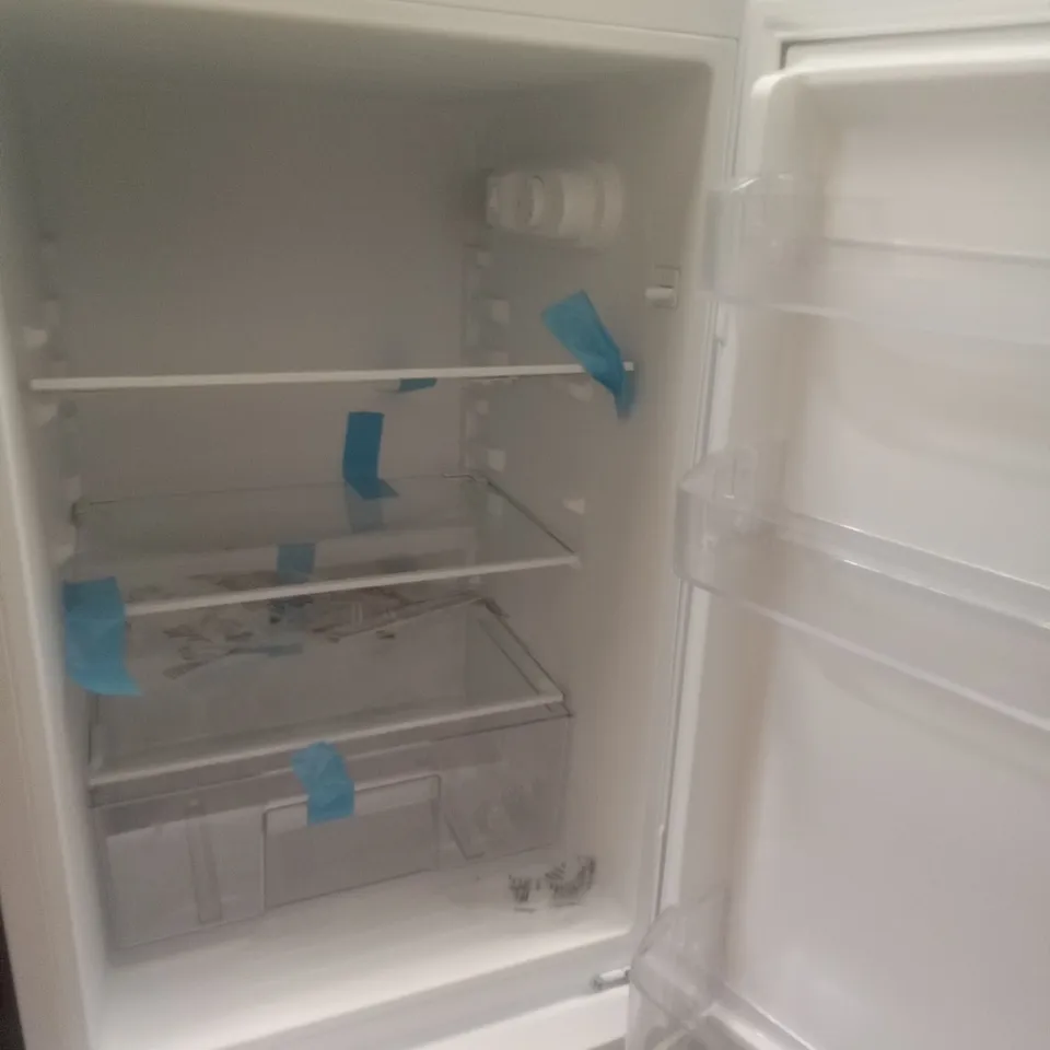 SWAN SR15880W 50CM WIDE 146 TALL FREESTANDING LOW FROST FRIDGE FREEZER WHITE