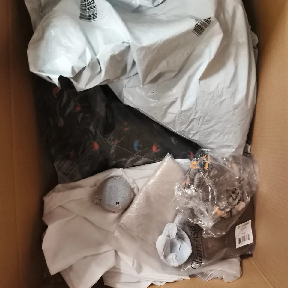 APPROXIMATELY 20 ASSORTED CLOTHING PRODUCTS IN VARIOUS SIZES TO INCLUDE BRAS, TOPS, JOGGERS ETC