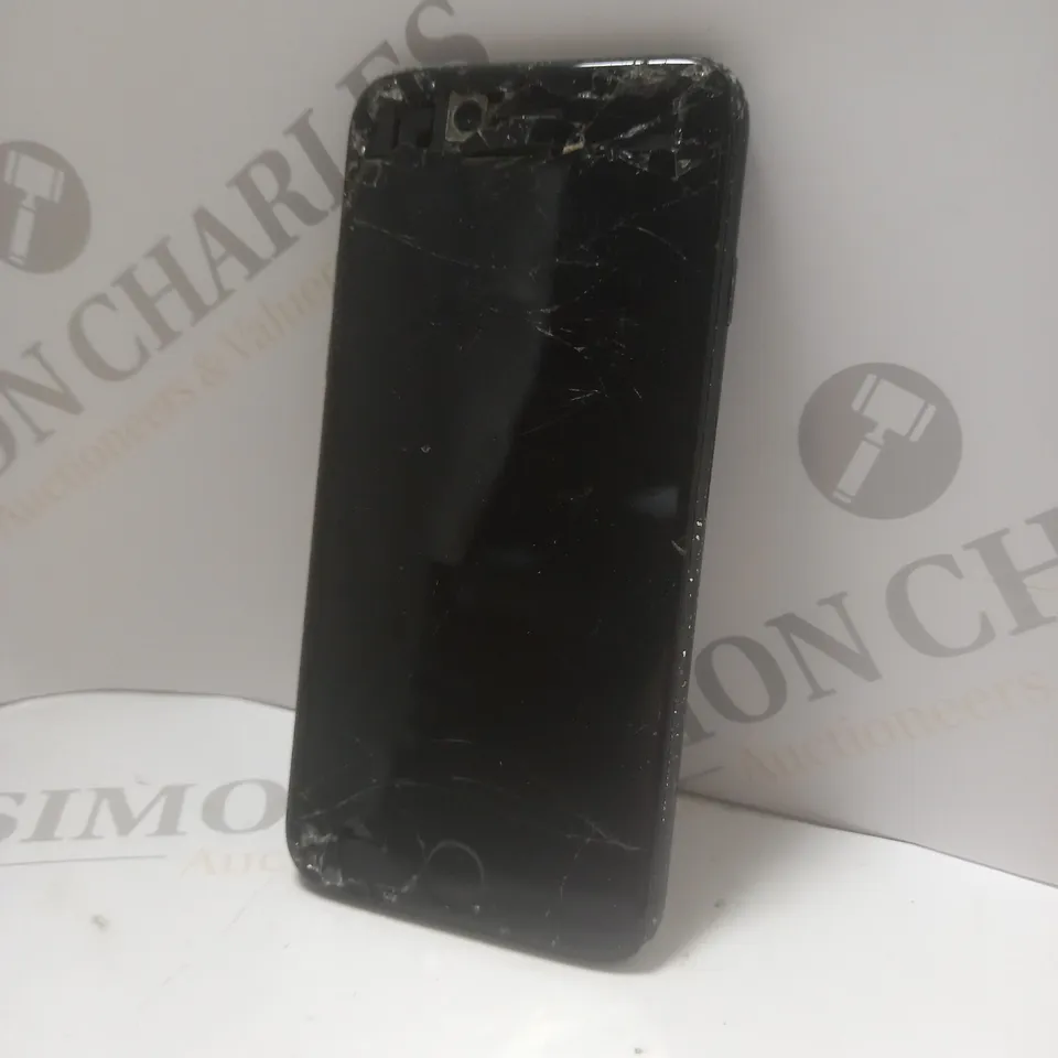 APPLE IPHONE 7 SMARTPHONE 
