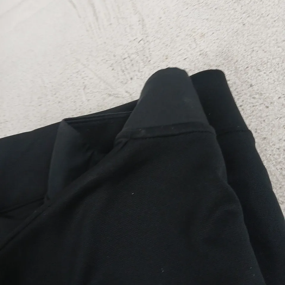 UNDER ARMOUR MEN'S BLACK QUARTER-ZIP TOP – SIZE M