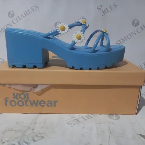 BRAND NEW BOXED PAIR OF KOI VEGAN LEATHER BLOOMING DAISY OASIS STRAPPY SLIDERS IN BLUE UK SIZE 5