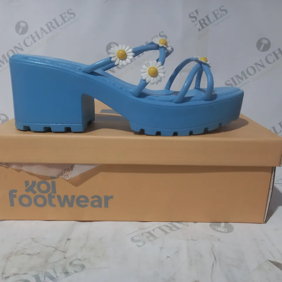 BRAND NEW BOXED PAIR OF KOI VEGAN LEATHER BLOOMING DAISY OASIS STRAPPY SLIDERS IN BLUE UK SIZE 5
