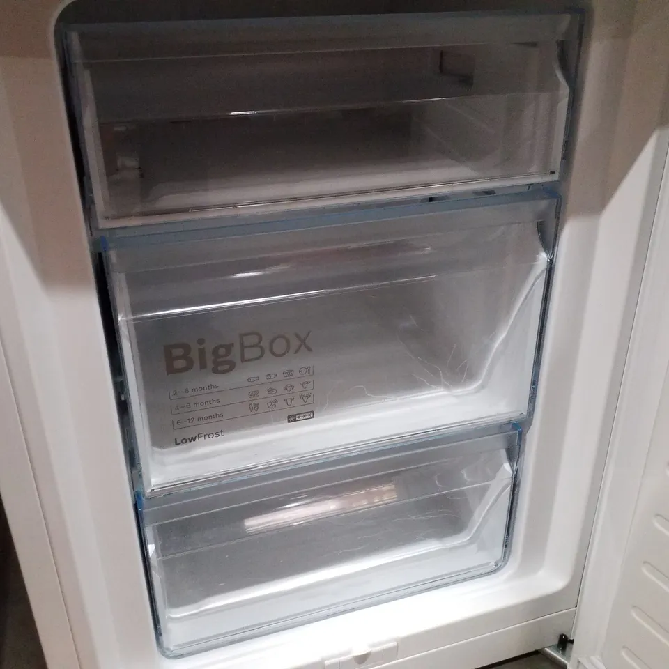 BOSCH KGV39VWEAG SERIE 4 FREESTANDING FRIDGE FREEZER