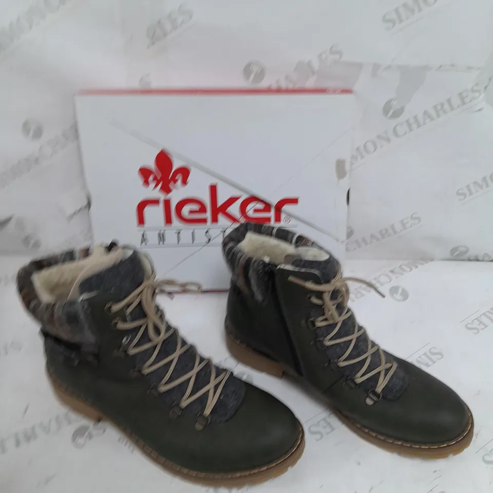 BOXED PAIR OF RIEKER CUFF DETAIL WATER RESISTANT BOOTS IN GREEN SIZE 6.5 