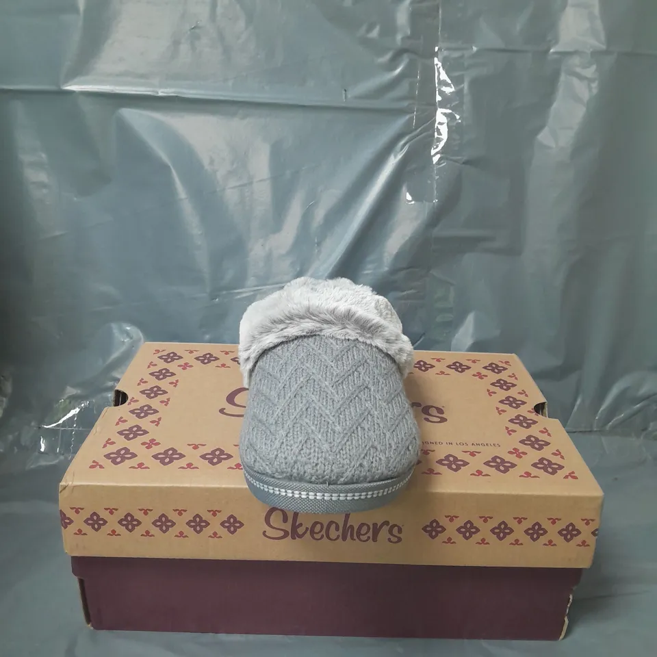 SKECHERS OPEN BACK FAUX FUR LINED SLIPPERS SIZE 5.5