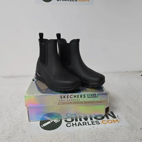 SKECHERS STREET LOS ANGELES CHELSEA BOOTS – BLACK – UK8 (US11) – WOMEN'S