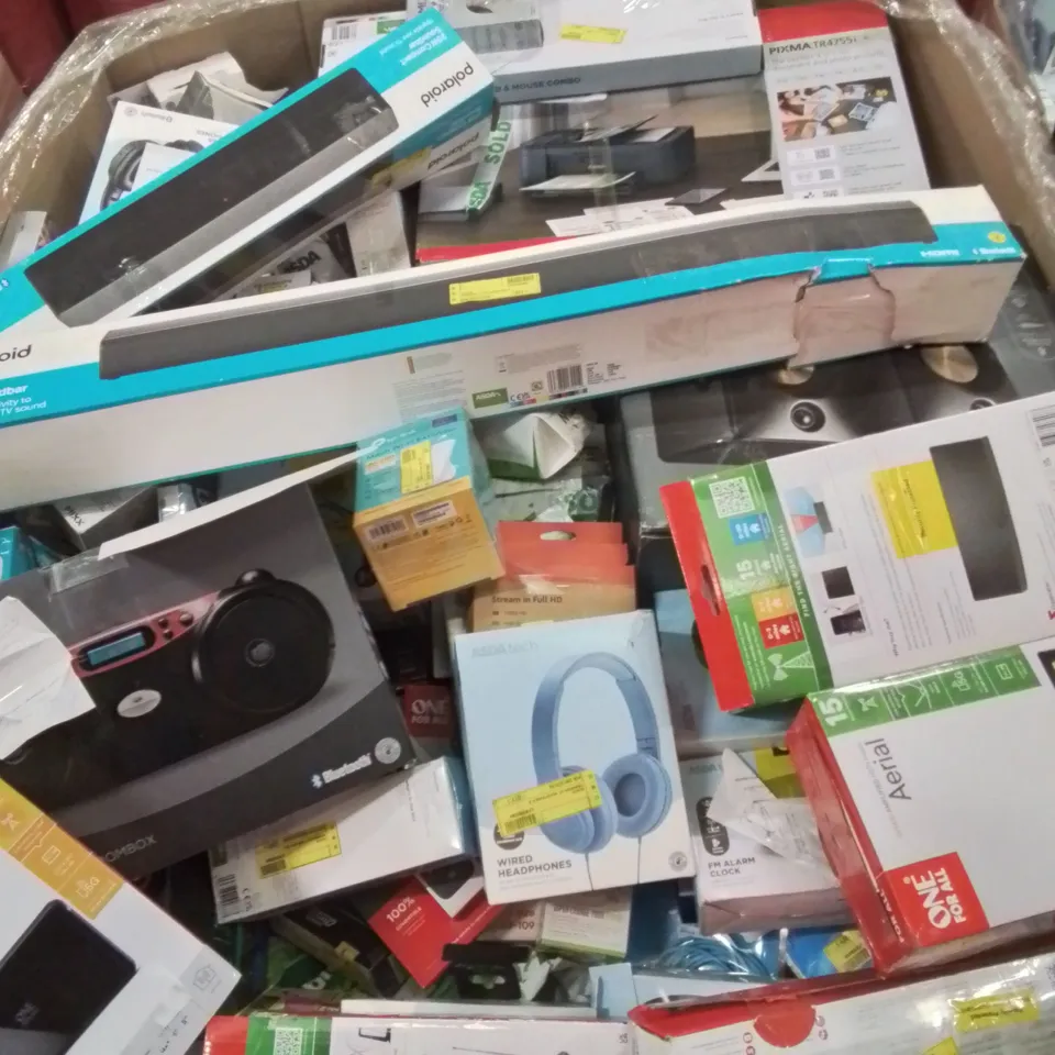 PALLET CONTAINING VERY LARGE AMOUNT OF SPEAKERS, HEADPHONES, PRINTERS AND OTHER ELECTRONIC ITEMS