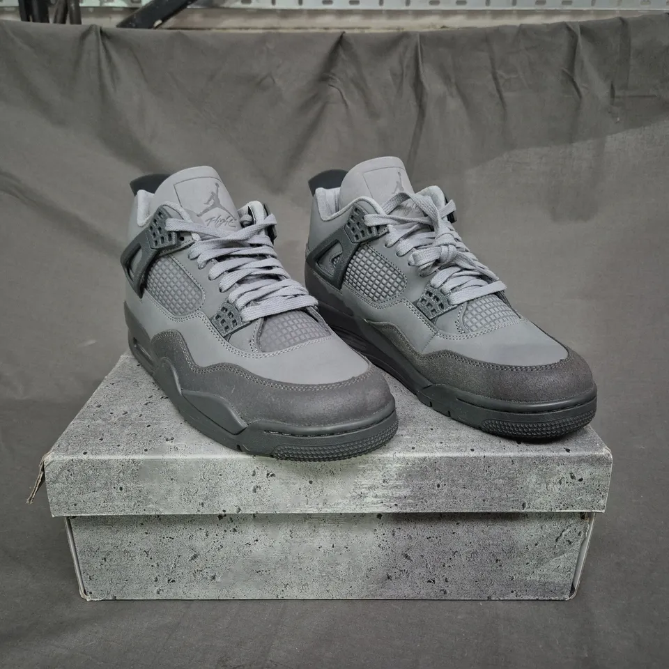 BOXED PAIR OF AIR JORDAN 4 RETRO SHOES IN GREY - UK SIZE 9